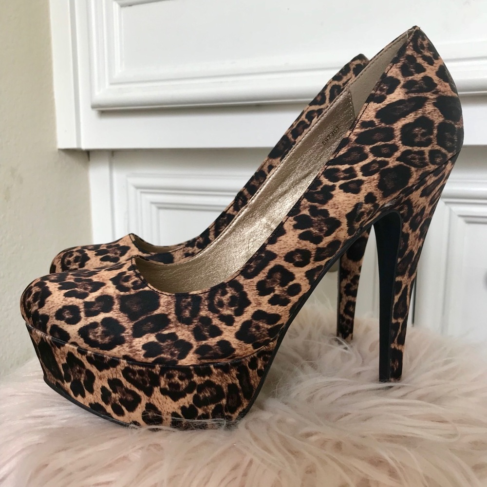 🐆Charlotte Russe Sexy Leopard Print Pumps🐆